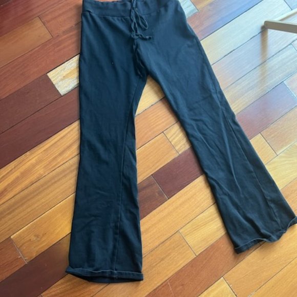Brandy Melville Hilary Yoga Pants Black - One Size (Sold Out Online) - Picture 3 of 3